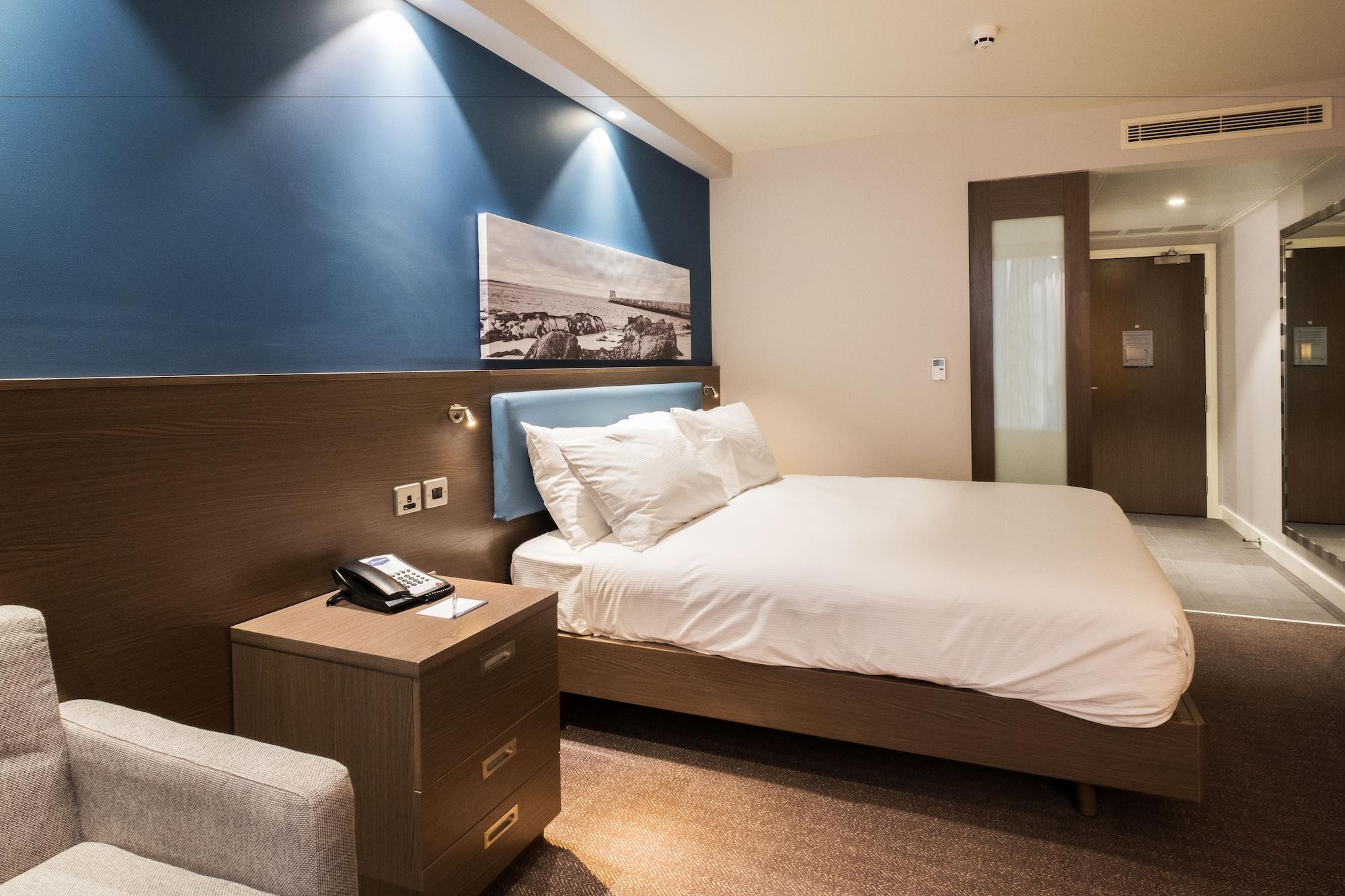 Hampton By Hilton Aberdeen Airport Dyce Exterior photo