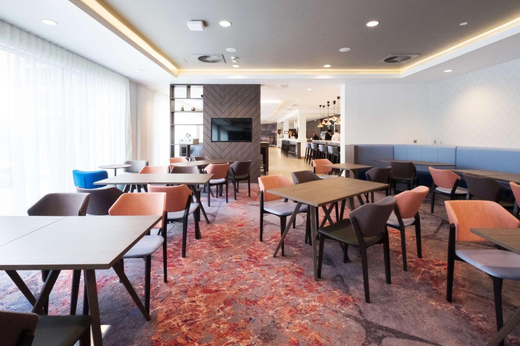 Hampton By Hilton Aberdeen Airport Dyce Exterior photo